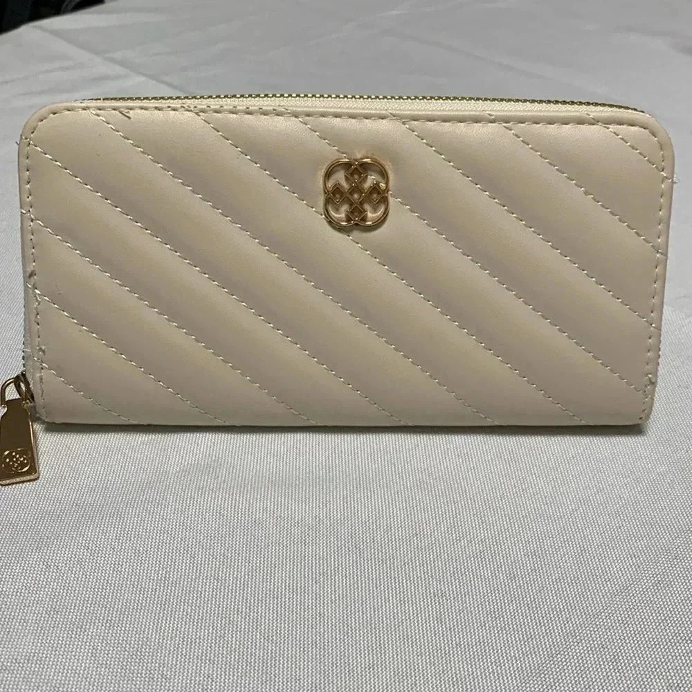 Women’s Vegan Leather Wallet,NWOT.